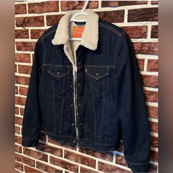 Levi's Men's Black Denim Jacket with Sherpa Lining - Picture 4 of 7